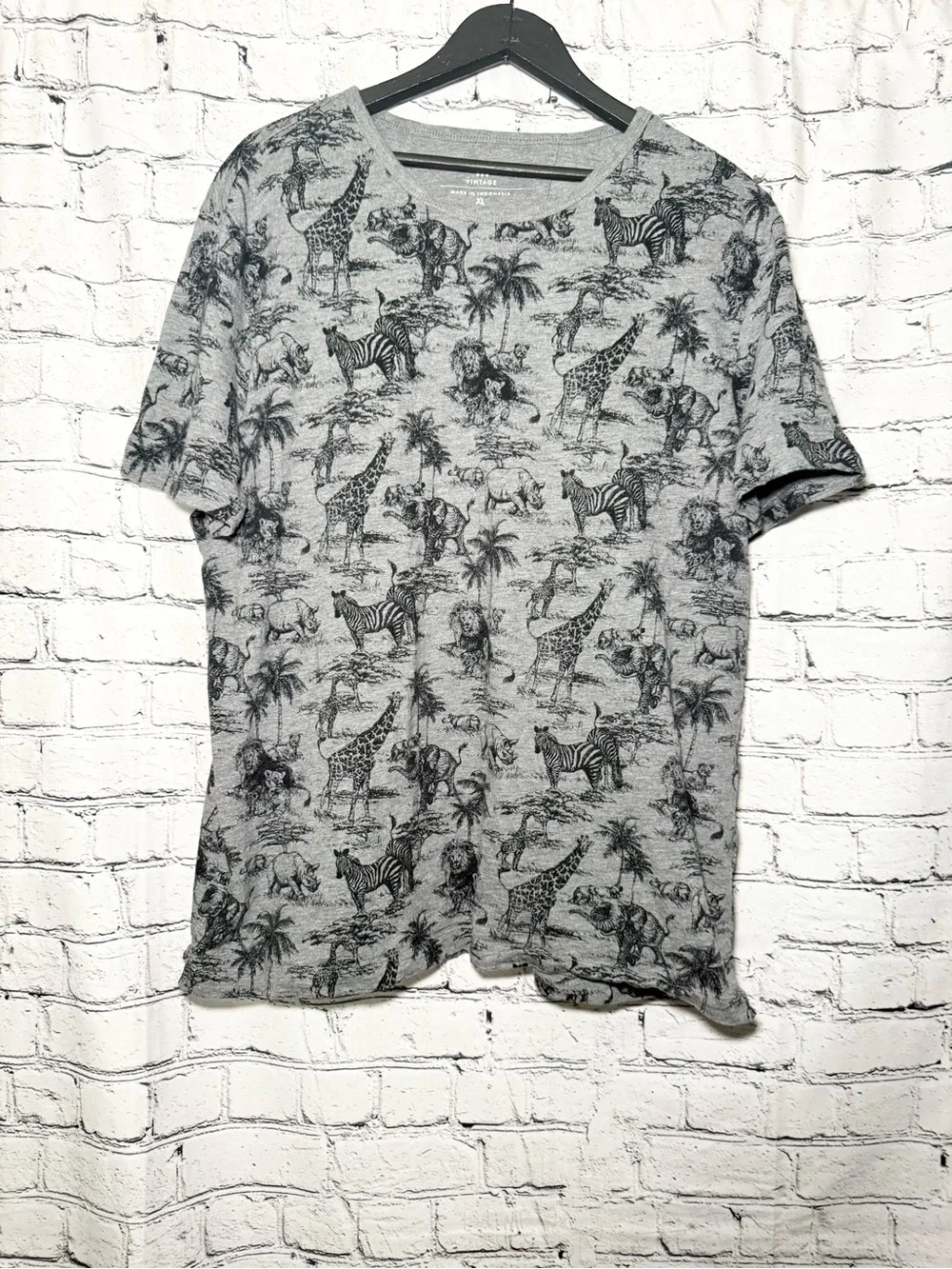 Banana Republic. Gray tshirt. Size XL